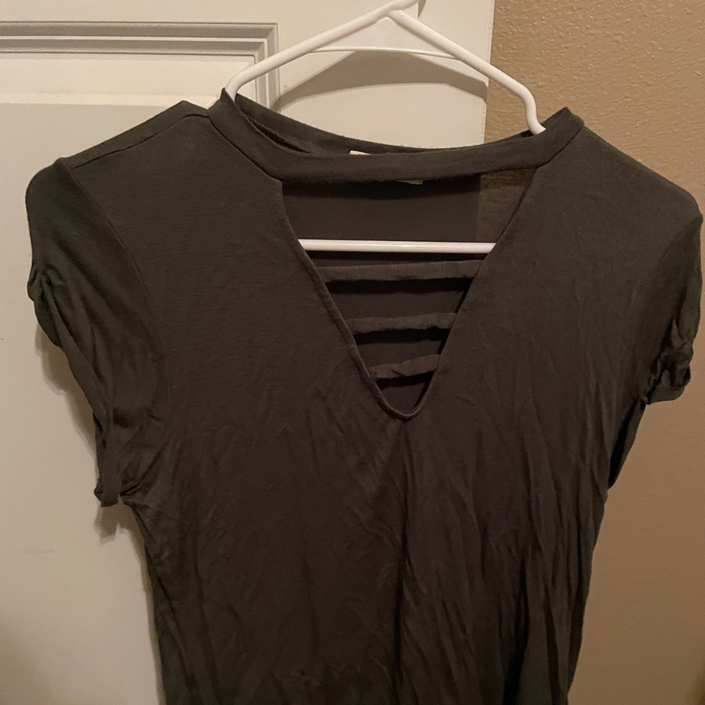 OLIVE GREEN NECKLINE CUTOUT TOP